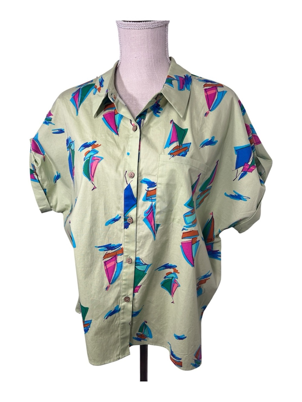 NWT Easel Women’s Mint Green Colorful Sailboat Print Button up Shirt Size Large